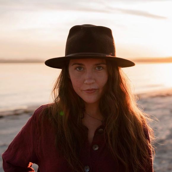 Meet your Posher, Mackenzie - Picture 1 of 1